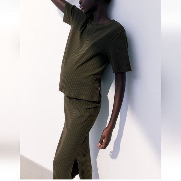 Olive Green Ribbed Two-Piece Set - Picture 3 of 10